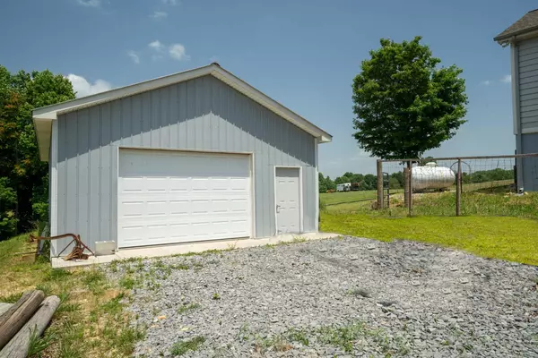 Lafayette, TN 37083,475 Hickory Ln