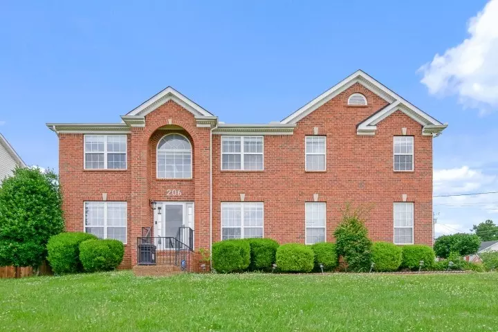 206 Briarcotes Cir, La Vergne, TN 37086