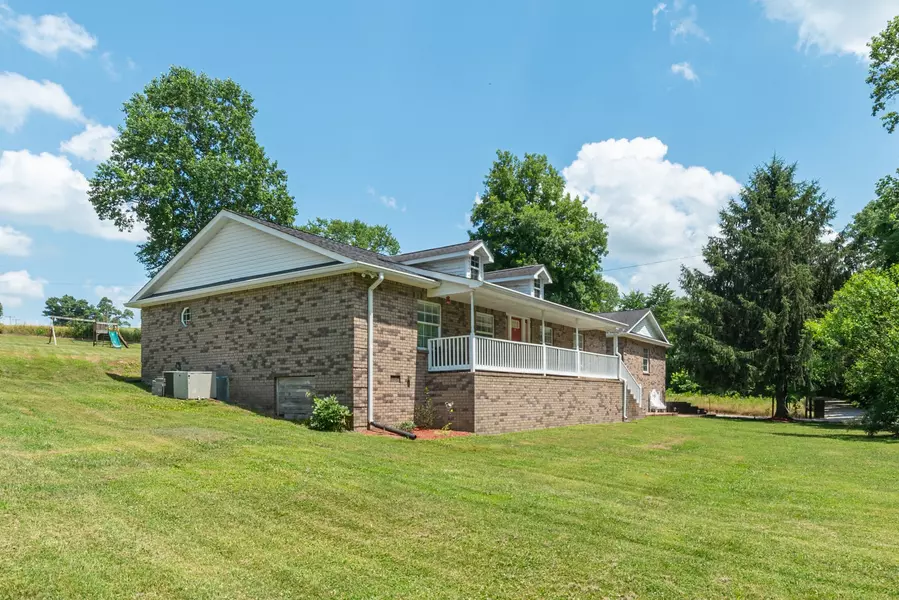 698 Tooley Branch Rd, Westmoreland, TN 37186