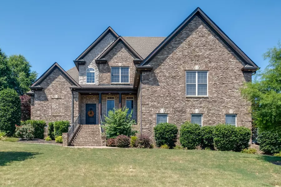 1068 Dorset Dr, Hendersonville, TN 37075