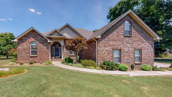 2011 Stone Edge Dr, Lebanon, TN 37087