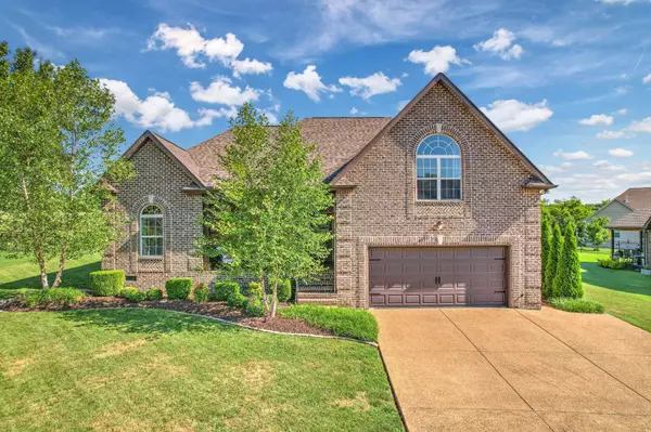 203 Hickory Point Drive, Lebanon, TN 37087