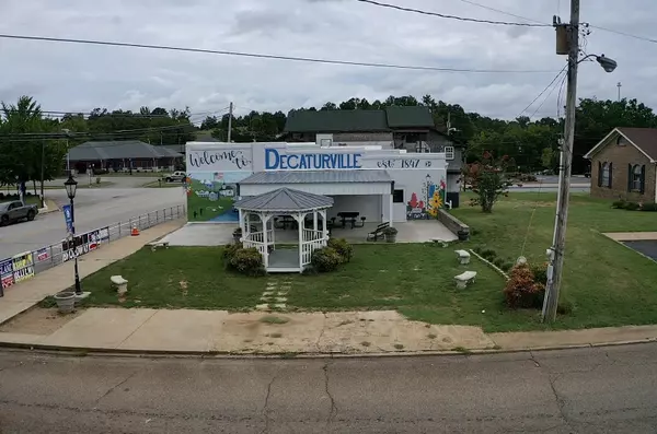 Decaturville, TN 38329,20 N Pleasant St