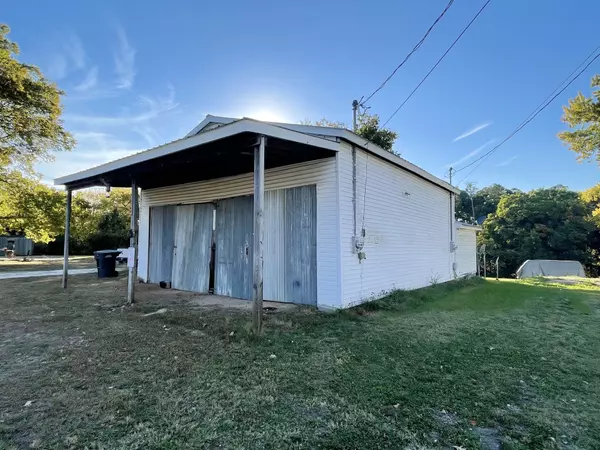 569 Swan Ave, Hohenwald, TN 38462