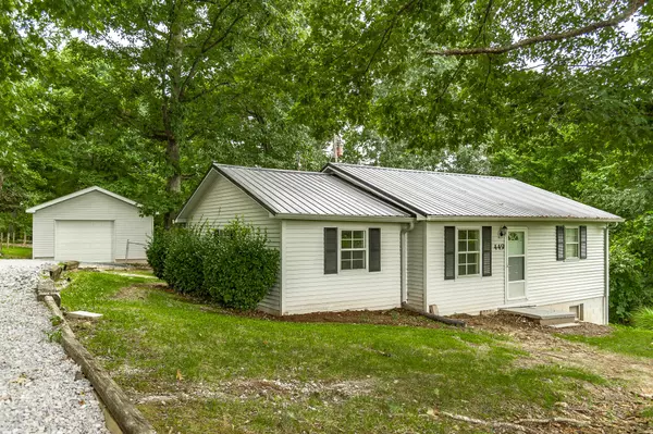 449 Calvert Ridge Rd, Westmoreland, TN 37186