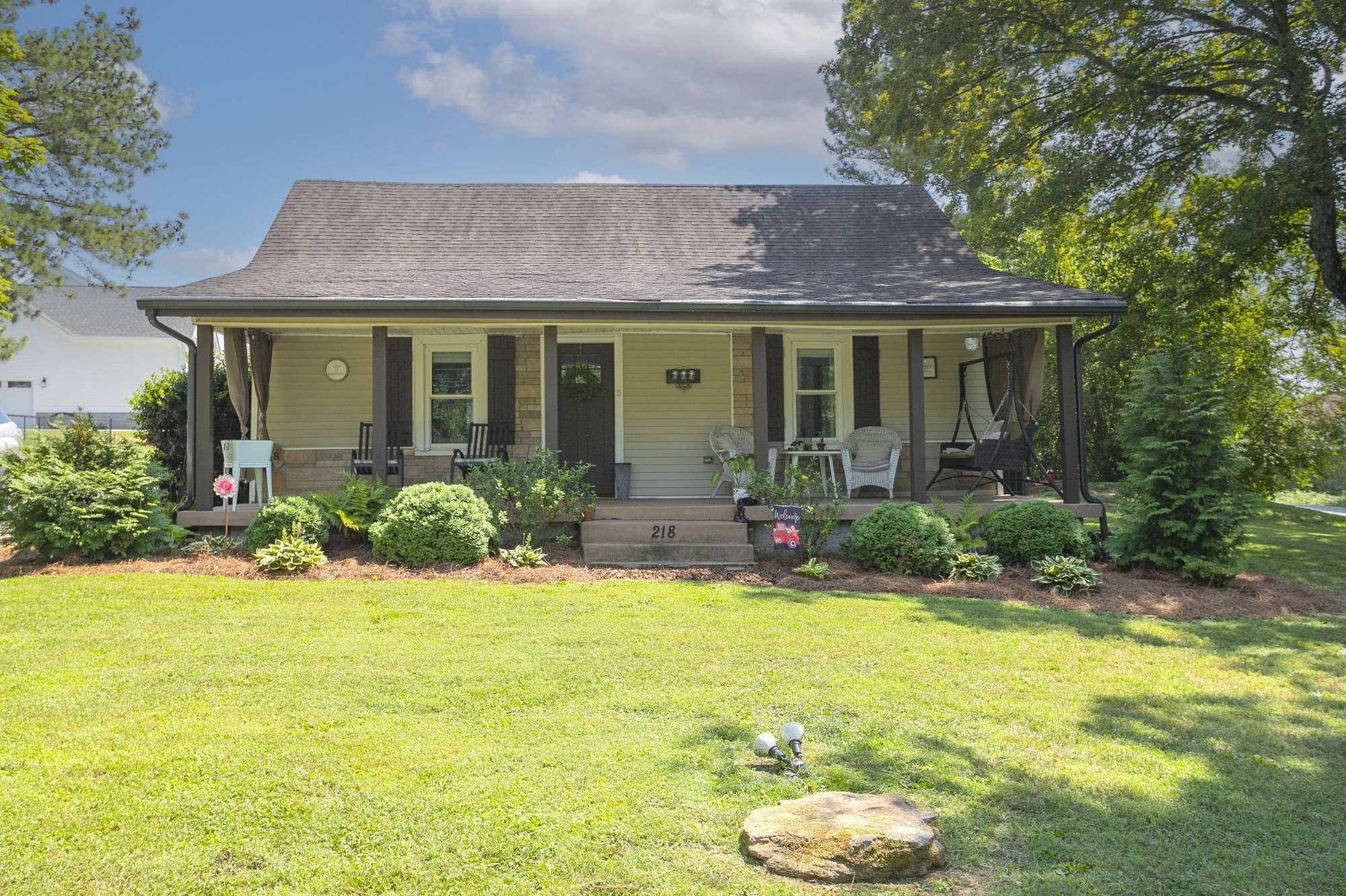 218 S Palmers Chapel Rd,  Cottontown,  TN 37048