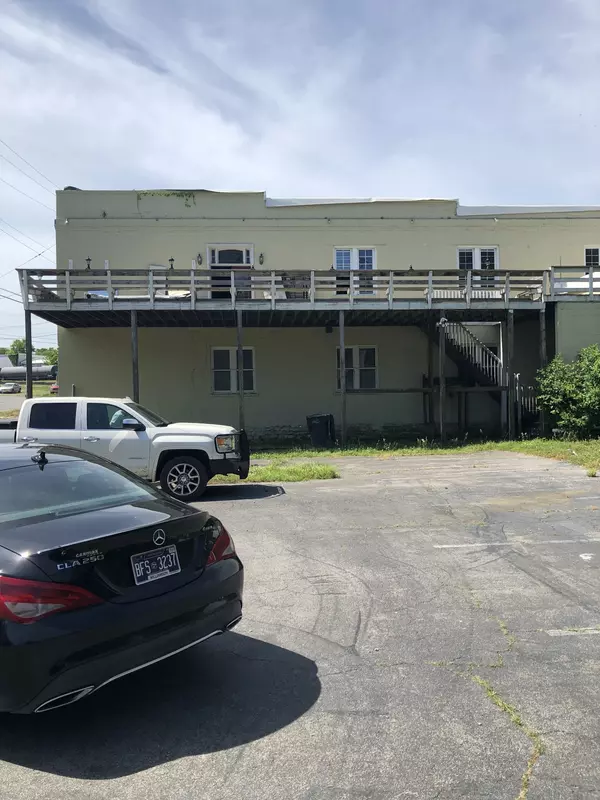 Columbia, TN 38401,1122 S High St