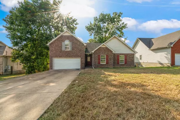 2007 Summit Ln, La Vergne, TN 37086