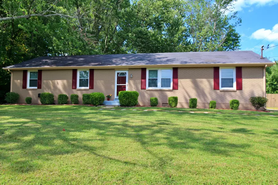 318 Peggy Dr, Cedar Hill, TN 37032