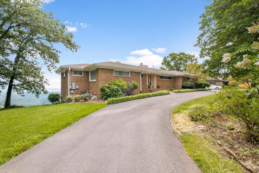 326 N Palisades Drive, Signal Mountain, TN 37377