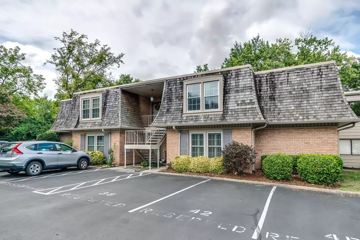 Nashville, TN 37215,3000 Hillsboro Pike #38