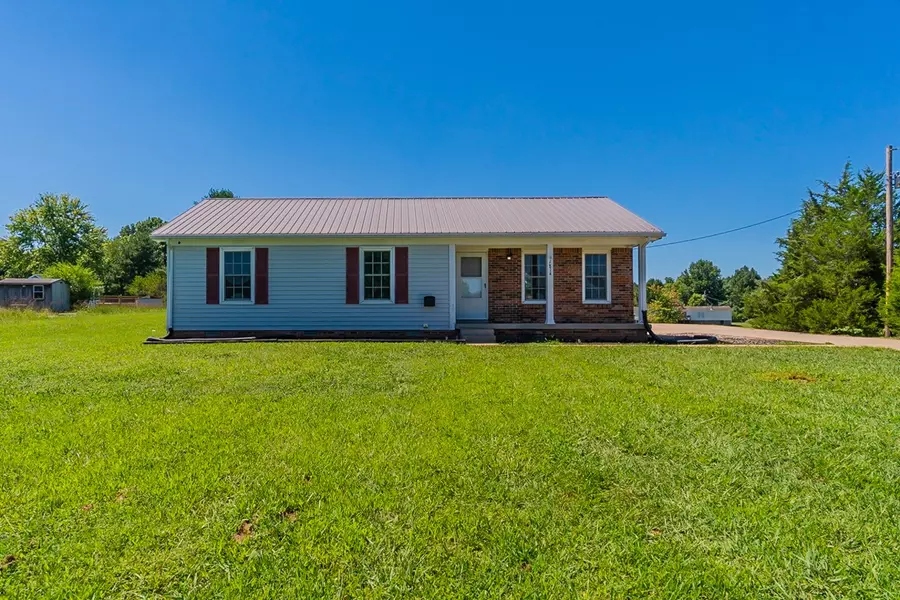 1814 Old County House Rd, White Bluff, TN 37187