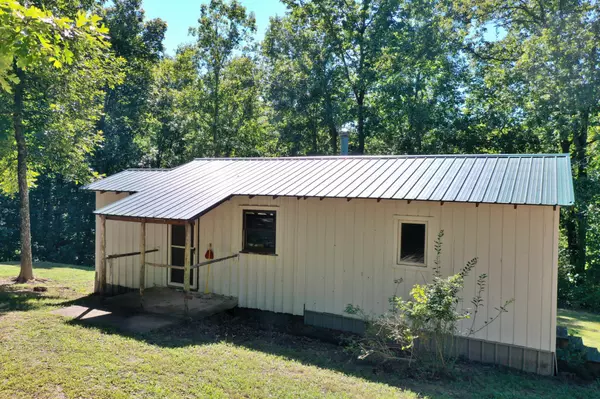2216 Crooked Creek Rd, Lobelville, TN 37097