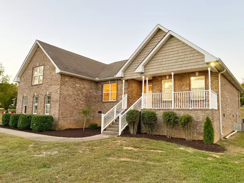 2027 Linnwood Way, Greenbrier, TN 37073