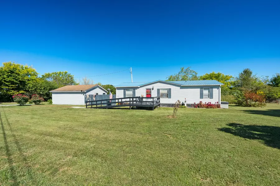 260 Ragland Rd, Cottontown, TN 37048