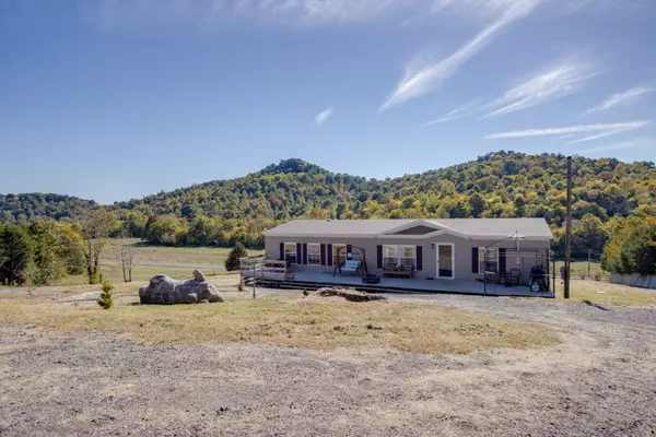 750 Salt Lick Creek Rd, Pleasant Shade, TN 37145