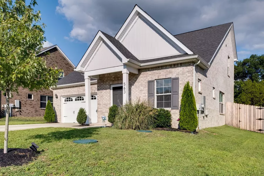 563 Oakvale Ln, Mount Juliet, TN 37122