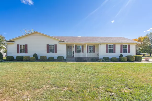 8 Gene Dr, Lawrenceburg, TN 38464