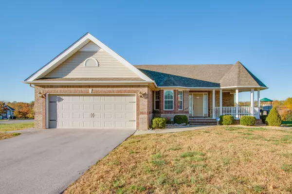 1802 Lakin Ln, Columbia, TN 38401