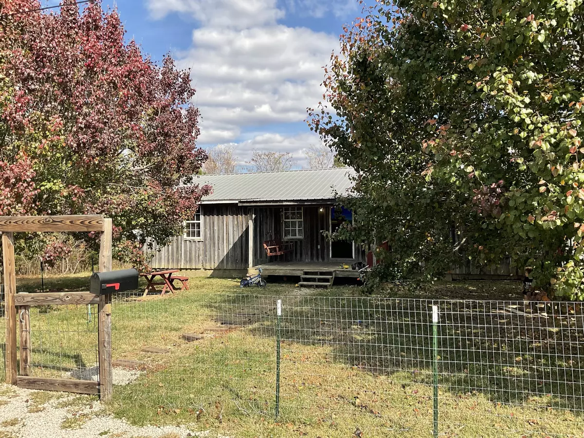 Hohenwald, TN 38462,174 Happy Hollow Rd