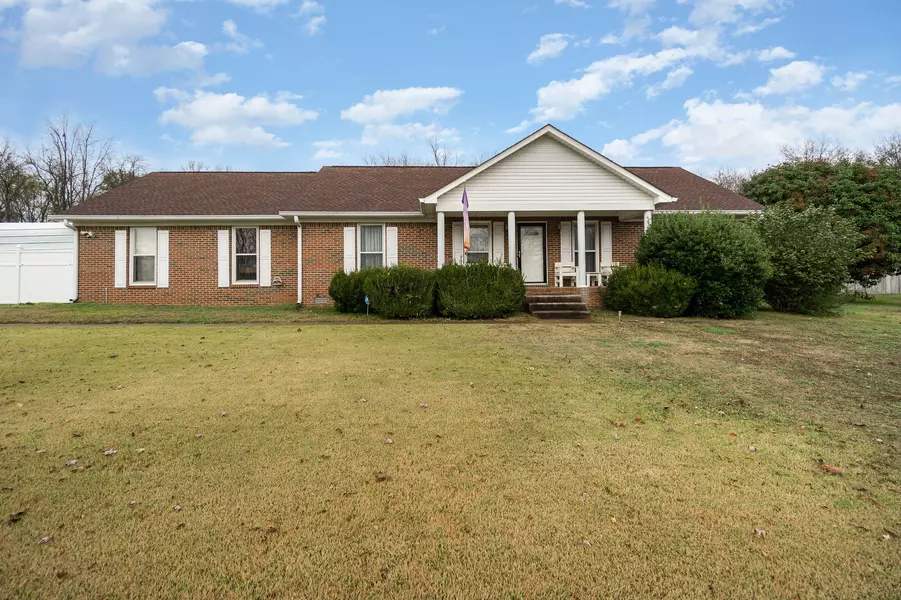 748 Redwood Cir, Columbia, TN 38401