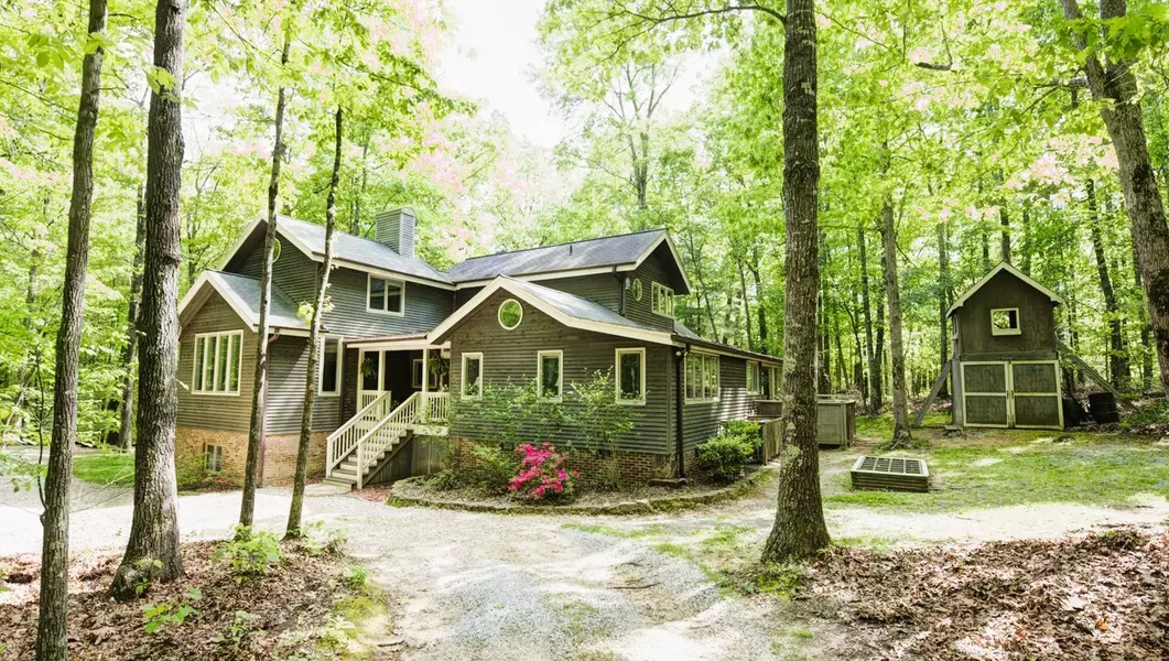 727 Deepwoods Rd, Sewanee, TN 37375