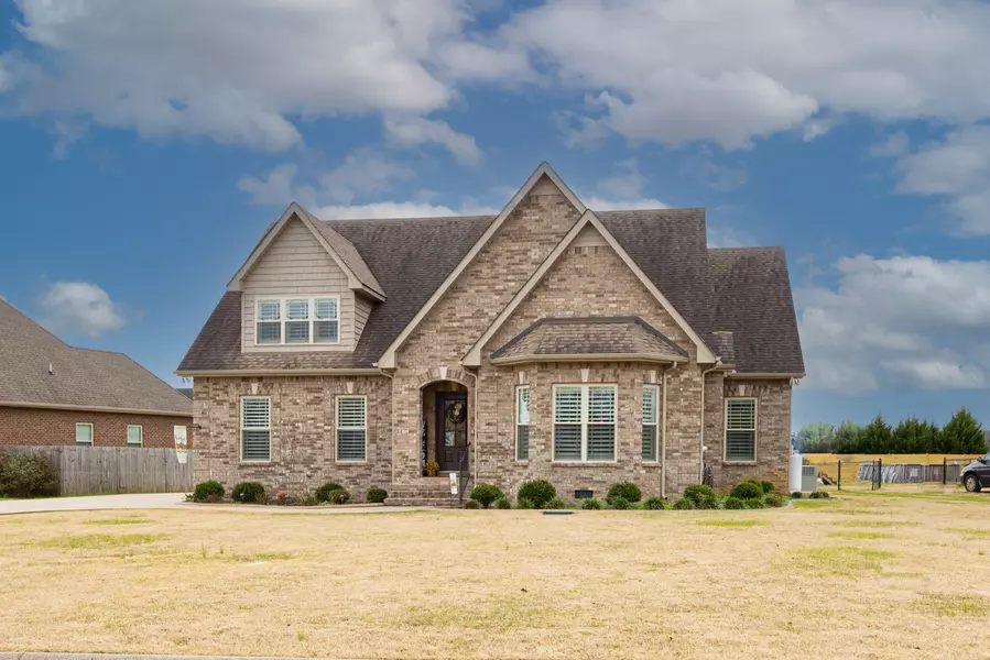 1114 Matheus Dr, Murfreesboro, TN 37128