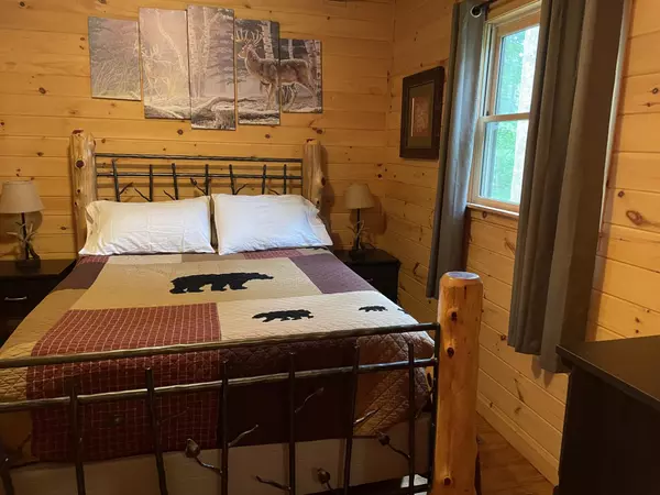 Blue Ridge, GA 30513,421 Dogwood Way