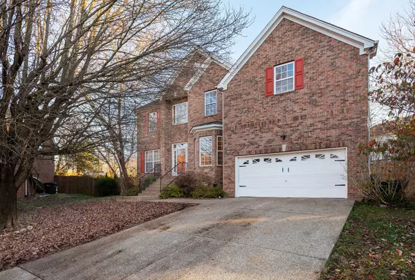 104 Fairgrove Cir, Hendersonville, TN 37075