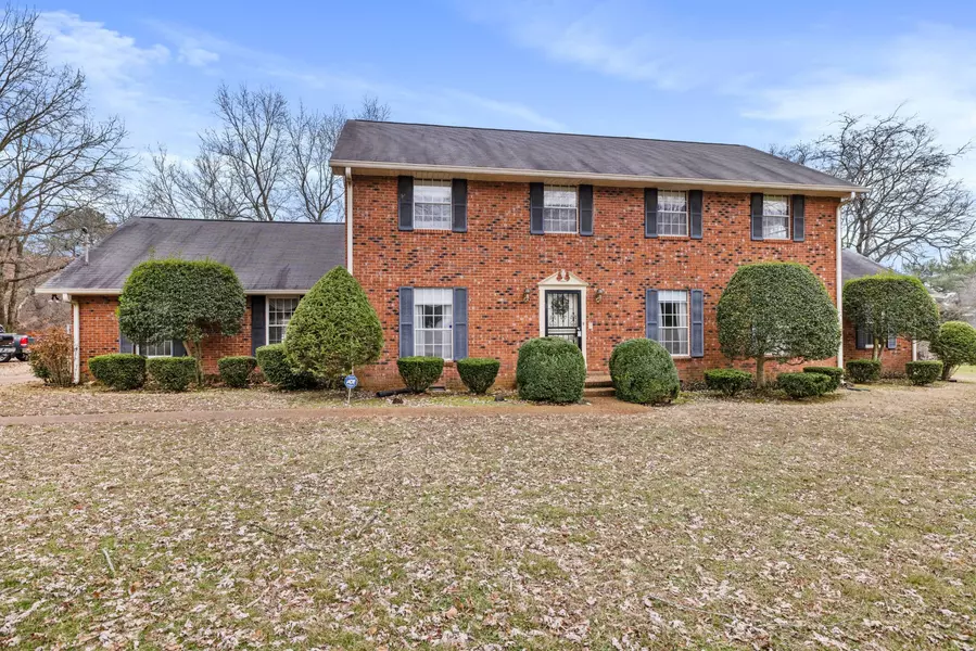 214 Montchanin Dr, Old Hickory, TN 37138