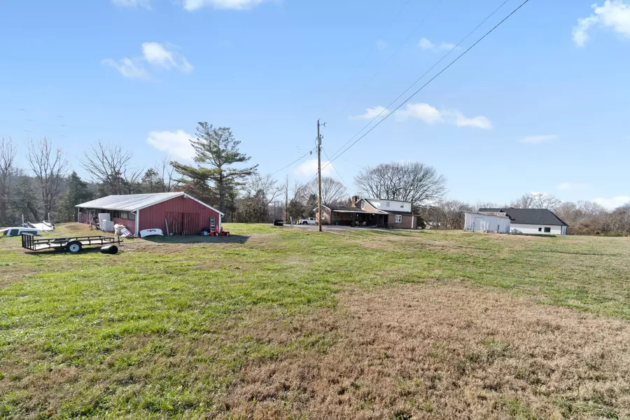 3212 Marthas Chapel Rd, Cunningham, TN 37052