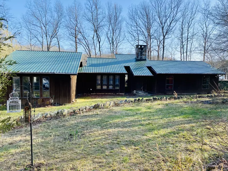 257 Lake Shore Dr, Coalmont, TN 37313