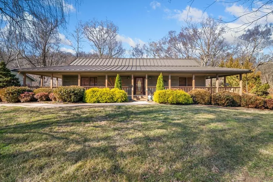 407 River Oaks Dr, Spencer, TN 38585