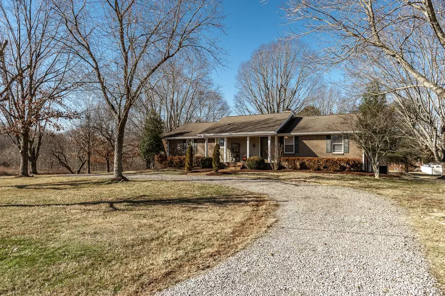 826 Shun Pike, Cottontown, TN 37048