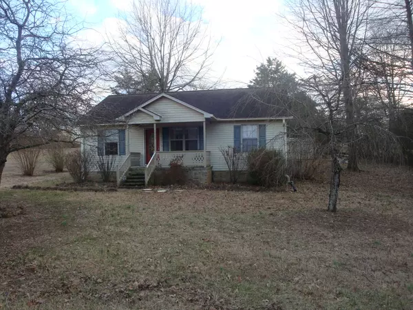 1009 Hickory St #E, Lawrenceburg, TN 38464