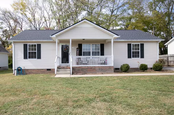 1748 University Dr, Columbia, TN 38401