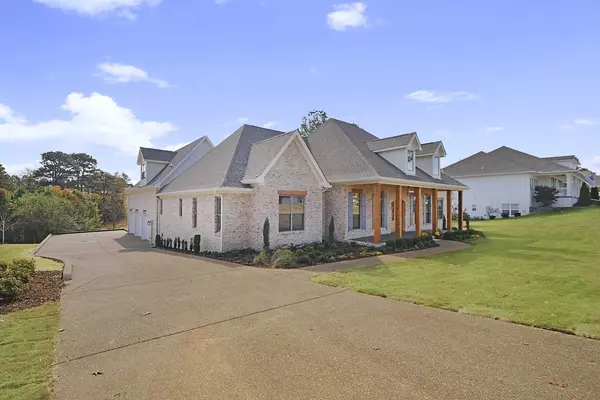 Dickson, TN 37055,523 Country Club Dr