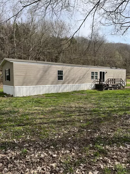 3676 Wolf Creek Rd, Silver Point, TN 38582