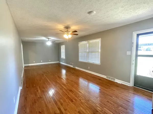 Hopkinsville, KY 42240,326 Donna Dr