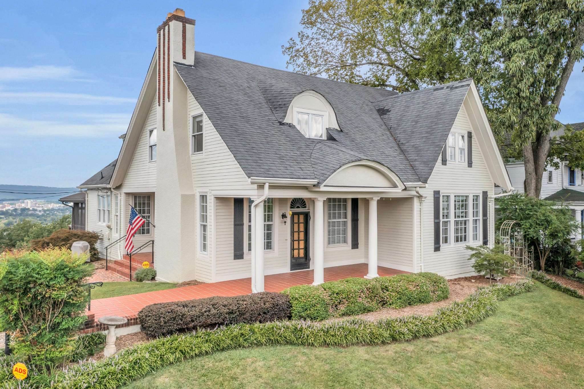 95 S Crest Road, Chattanooga, TN 37404