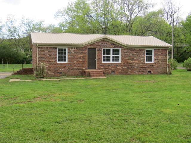 1365 Meadowbrook Dr, Pulaski, TN 38478