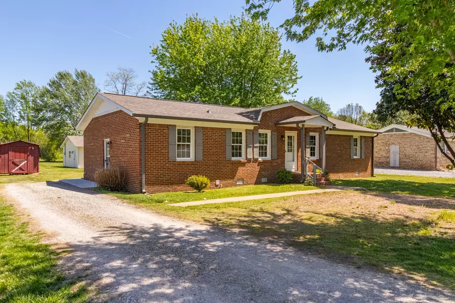 304 Morningside Dr, Chapel Hill, TN 37034