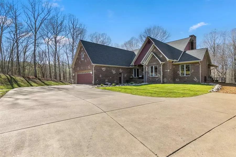 930 Clover Creek Rd, Medon, TN 38356