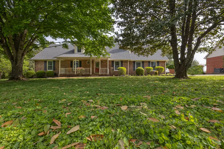 1915 Ivy Glen Dr, Murfreesboro, TN 37128