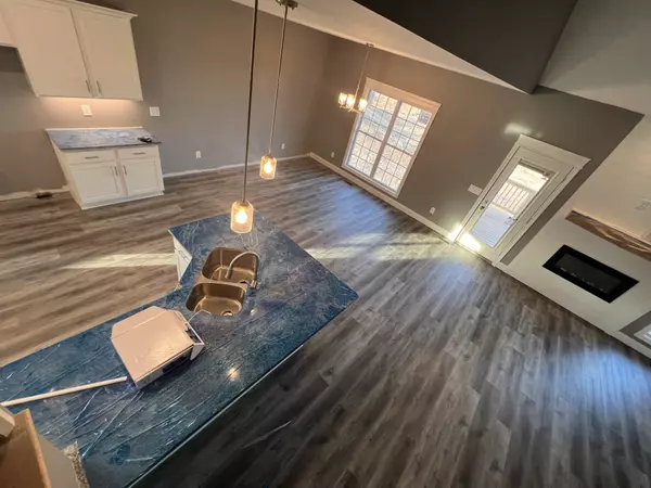 Clarksville, TN 37042,302 DYNAMITE HILL DR