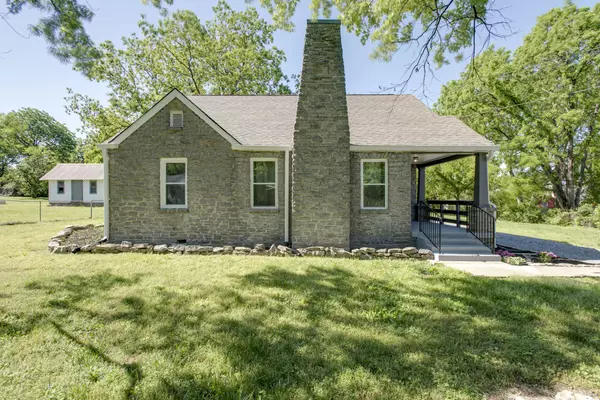 242 DuPont Ave, Madison, TN 37115