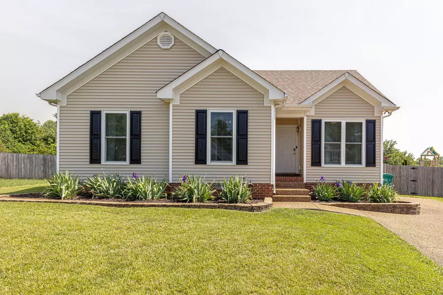 1604 Bryson Cv, Thompsons Station, TN 37179