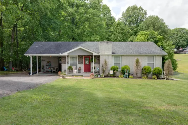 110 W Circle Dr, Burns, TN 37029