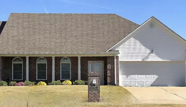 1668 Fairway Dr, Dyersburg, TN 38024