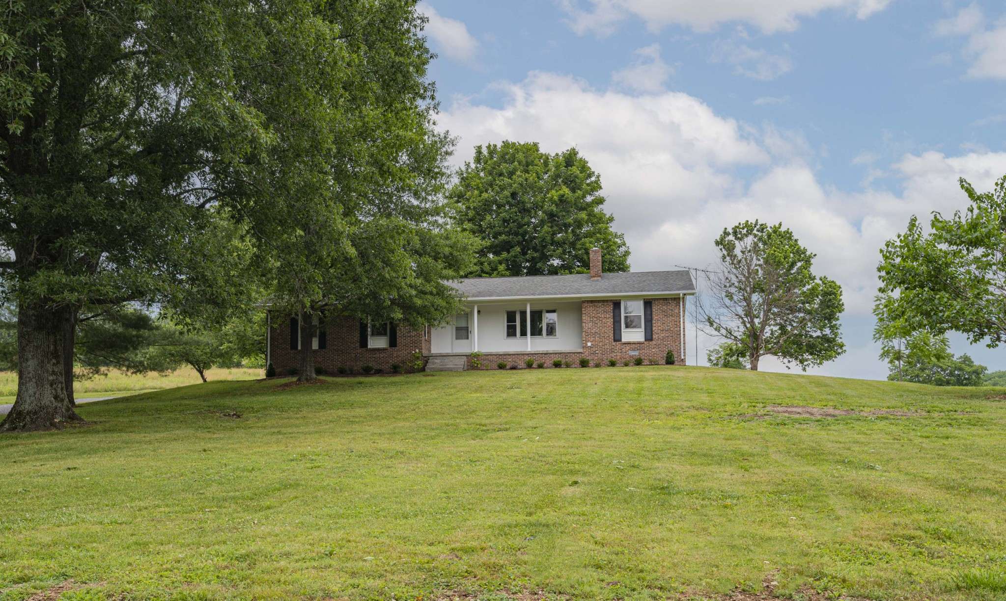 Woodbury, TN 37190,916 Old McMinnville Rd